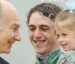 Charlie, la fille de Sophie Thalmann dans les bras de Christophe Soumillon
