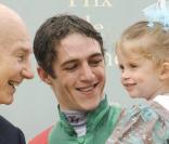 Charlie, la fille de Sophie Thalmann dans les bras de Christophe Soumillon