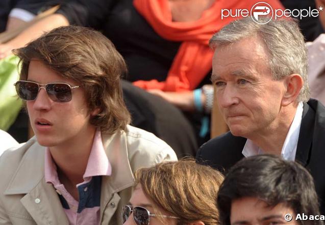 Création de votre tennisman 43722-bernard-arnault-et-son-fils-lors-de-la-637x0-1