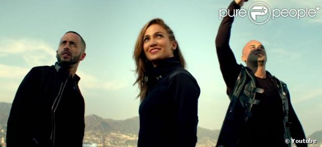 Jennifer Lopez, en featuring avec le duo Wisin y Yandel sur le titre Follow The Leader.