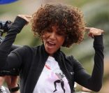 Halle Berry court toujours, avec Stacy Keibler et Mario Lopez