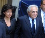 Anne Sinclair et DSK sortant du tribunal à New York le 6 juin 2011.