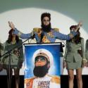 Cannes 2012 : Sacha Baron Cohen, en maillot et à dos de chameau sur la Croisette