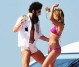 Sacha Baron Cohen et sa "bimbo" au festival de Cannes 2012.