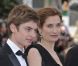 Emmanuelle Devos et son fils lors de la montée des marches pour le film De rouille et d'os projeté dans le cadre du 65ème Festival de Cannes le 17 mai 2012