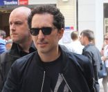 Gad Elmaleh, très élégant, se rend à un événement promo autour de son film Un bonheur n\'arrive jamais seul, le samedi 19 mai 2012, à Cannes, durant le 65e Festival international du film.