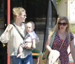 January Jones : Son fils crée des liens avec sa soeur, à défaut de son père...