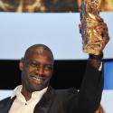 Omar Sy vante les mérites d'une arme imparable contre le sida