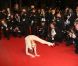 Zlata lors de la montée des marches pour le film Holy Motors au Festival de Cannes le 23 mai 2012
