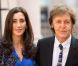  Sir Paul McCartney et son épouse Nancy Shevell devant la Royal Academy of Arts pour honorer la monarque anglaise. 
 La reine Elizabeth II avait rendez-vous avec des centaines de personnalités britanniques majeures du monde des arts, le 23 mai 2012 à la Royal Academy of Arts de Londres, dans le cadre de son jubilé de diamant. Remise de prix à des étudiants, compliments en pagaille et bonne humeur étaient au programme de Sa Majesté. 