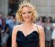  Le top Lily Cole avait osé le diadème. 
 La reine Elizabeth II avait rendez-vous avec des centaines de personnalités britanniques majeures du monde des arts, le 23 mai 2012 à la Royal Academy of Arts de Londres, dans le cadre de son jubilé de diamant. Remise de prix à des étudiants, compliments en pagaille et bonne humeur étaient au programme de Sa Majesté. 