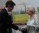 Elizabeth II avait rendez-vous avec des centaines de personnalités britanniques majeures du monde des arts, le 23 mai 2012 à la Royal Academy of Arts de Londres, dans le cadre de son jubilé de diamant. Remise de prix à des étudiants, compliments en pagaille et bonne humeur étaient au programme de Sa Majesté.
