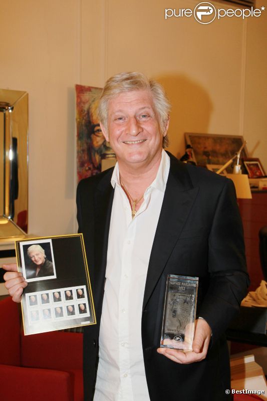 Patrick Sébastien reçoit le Trophée Marianne de La Poste, le vendredi 1er juin 2012 à Paris.