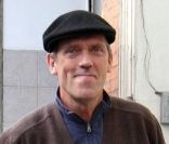 Hugh Laurie : Méconnaissable en Argentine avec sa femme Jo !