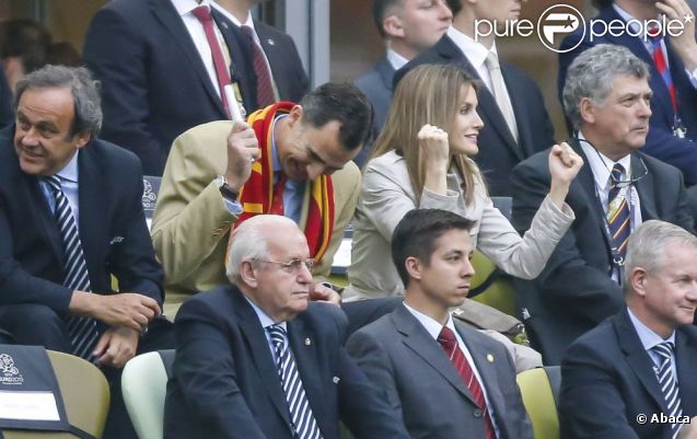 Goooooaaaaaaaal de Fabregas ! Le prince Felipe et la princesse Letizia d'Espagne ont vibré en choeur lors du match Espagne-Italie lors de l'Euro 2012, le 10 juin à Gdansk (Pologne). La Roja et la Squadra Azzurra, pour leur entrée dans la compétition, ont fait un sepctaculaire match nul, 1-1.