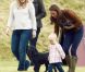 Kate Middleton, duchesse de Cambridge, assiste avec son chien Lupo à un match caritatif de polo auquel les princes William et Harry participent, à Westonbirt, le 17 juin 2012