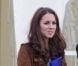 Kate Middleton, duchesse de Cambridge, assiste avec son chien Lupo à un match caritatif de polo auquel les princes William et Harry participent, à Westonbirt, le 17 juin 2012