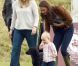 Kate Middleton, duchesse de Cambridge, assiste avec son chien Lupo à un match caritatif de polo auquel les princes William et Harry participent, à Westonbirt, le 17 juin 2012