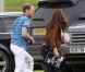 Kate Middleton, duchesse de Cambridge, assiste avec son chien Lupo à un match caritatif de polo auquel les princes William et Harry participent, à Westonbirt, le 17 juin 2012. La duchesse de Cambridge félicite son homme après le match
