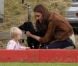 Kate Middleton, duchesse de Cambridge, assiste avec son chien Lupo à un match caritatif de polo auquel les princes William et Harry participent, à Westonbirt, le 17 juin 2012. Ici avec la petite Savannah, fille de Peter et Autumn Phillips