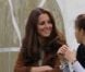Kate Middleton, duchesse de Cambridge, assiste avec son chien Lupo à un match caritatif de polo auquel les princes William et Harry participent, à Westonbirt, le 17 juin 2012