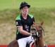 Les princes William et Harry participent à un match de polo, à Westonbirt, le 17 juin 2012