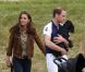 Kate Middleton, duchesse de Cambridge, assiste avec son chien Lupo à un match caritatif de polo auquel les princes William et Harry participent, à Westonbirt, le 17 juin 2012. La duchesse de Cambridge félicite son homme après le match