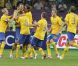 Zlatan Ibramivotich félicité par ses coéquipiers lors du match de l'équipe de France perdu face à la Suède le 19 juin 2012 à Kiev en Ukraine (2-0)