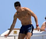 Cristiano Ronaldo entouré de sa famille lors de leurs vacances à Saint-Tropez le 3 juillet 2012