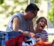 Eddie Cibrianet LeAnn Rimes, très complices, lors de la fête des pères en compagnie des deux fils d'Eddie Mason et Jake le 2 juillet 2012 dans un superbe parc de Malibu