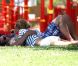 Eddie Cibrian passe la journée de la fête des pères en compagnie de ses fils Mason et Jake ainsi qu'avec sa femme LeAnn Rimes le 2 juillet 2012 dans un superbe parc de Malibu