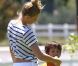 Eddie Cibrian passe la journée de la fête des pères en compagnie de ses fils Mason et Jake ainsi qu'avec sa femme LeAnn Rimes le 2 juillet 2012 dans un superbe parc de Malibu