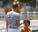 Eddie Cibrian passe la journée de la fête des pères en compagnie de ses fils Mason et Jake ainsi qu'avec sa femme LeAnn Rimes le 2 juillet 2012 dans un superbe parc de Malibu