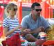 Eddie Cibrian passe la journée de la fête des pères en compagnie de ses fils Mason et Jake ainsi qu'avec sa femme LeAnn Rimes le 2 juillet 2012 dans un superbe parc de Malibu