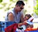 Eddie Cibrian passe la journée de la fête des pères en compagnie de ses fils Mason et Jake ainsi qu'avec sa femme LeAnn Rimes le 2 juillet 2012 dans un superbe parc de Malibu