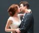 Ellie Kemper et son compagnon Michael Koman s'embrassent après leur mariage à New York, le 7 juillet 2012.