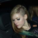 Avril Lavigne : elle imite Alice Dellal et Rihanna en se rasant le crâne !