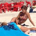 Elisabetta Canalis : Sublime en bikini, elle profite de la plage en célibataire