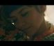 La belle Dominique Fidanza, mélancholique, dans son clip Oui ou non