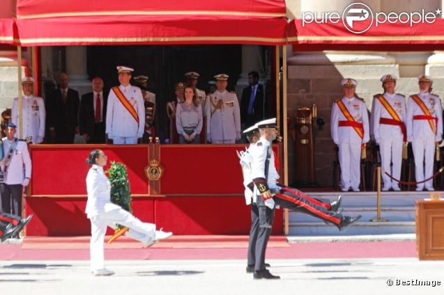 AGENDA DE LOS PRINCIPES DE ASTURIAS - Página 66 893847-le-prince-felipe-d-espagne-en-uniforme-637x0-1