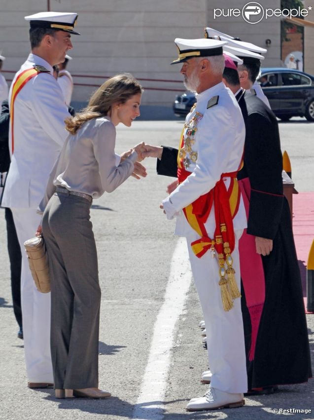 AGENDA DE LOS PRINCIPES DE ASTURIAS - Página 66 893852-le-prince-felipe-d-espagne-en-uniforme-637x0-1