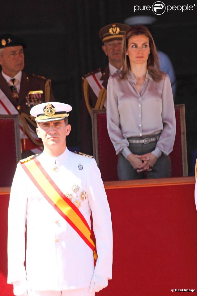 AGENDA DE LOS PRINCIPES DE ASTURIAS - Página 66 893855-le-prince-felipe-d-espagne-en-uniforme-637x0-1