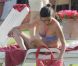 Inès Sastre, en bikini, se repose sur un transat' à Sotogrande en Espagne. Le 12 juillet 2012.