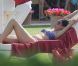 Inès Sastre, en bikini, se repose sur un transat' à Sotogrande en Espagne. Le 12 juillet 2012.