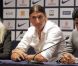 Zlatan Ibrahimovic le 18 juillet 2012 lors de sa conférence de presse au Parc des Princes en compagnie de Leonardo et Nasser El-Khalaïfi