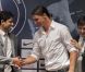 Zlatan Ibrahimovic le 18 juillet 2012 au Parc des Princes entouré de Nasser El-Khalaïfi et Leonardo lors de sa conférence de presse