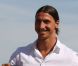 Zlatan Ibrahimovic le 18 juillet 2012 au Trocadéro à Paris au milieu des supporters quelques minutes après sa conférence de presse au Parc des Princes qui officialise sa venue au PSG