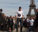 Zlatan Ibrahimovic le 18 juillet 2012 au Trocadéro à Paris au milieu des supporters quelques minutes après sa conférence de presse au Parc des Princes qui officialise sa venue au PSG