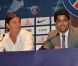 Zlatan Ibrahimovic le 18 juillet 2012 au Parc des Princes entouré de Nasser El-Khalaïfi et Leonardo lors de sa conférence de presse