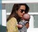 Alessandra Ambrosio et son fils Noah sur une plage de Malibu, le 20 juillet 2012.